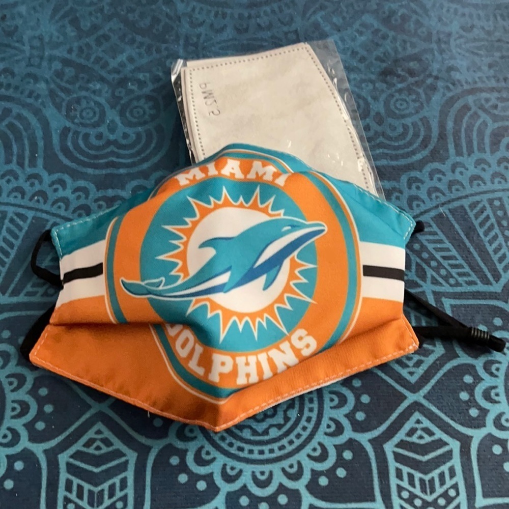 6/$20 New adjustable Miami Dolphins face mask